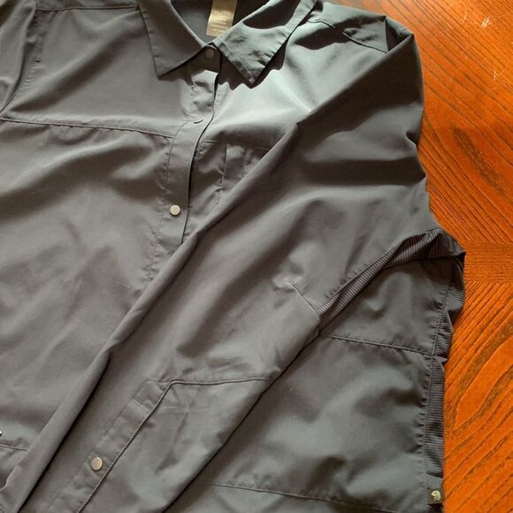 MOUNTAIN HARDWEAR  snap down long sleeve top mix media zippered pockets - Picture 5 of 11